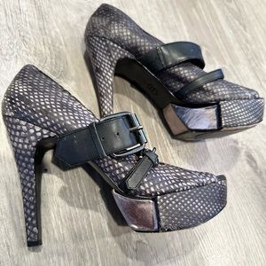 Kelsi Dagger Peep Toe heels size 7 with 1 inch platform